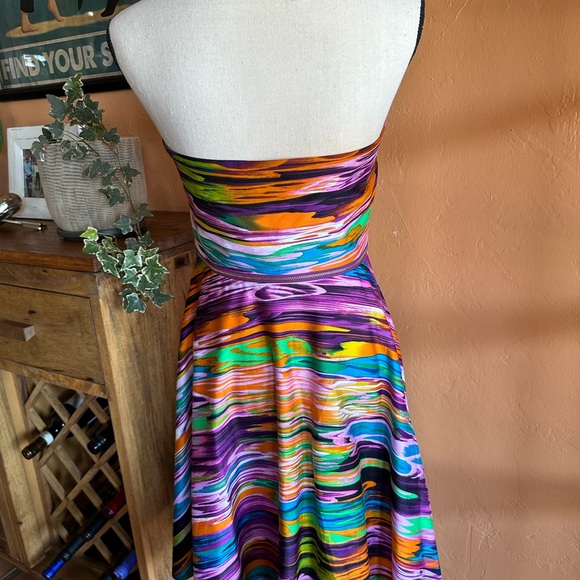 Gorgeous size 6 like new Calvin Klein halter midi swing skirt dress. - Picture 3 of 7